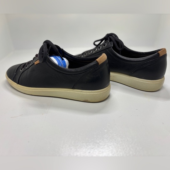 Ecco Black and White Leather Sneakers with Sleek Design - Picture 5 of 9